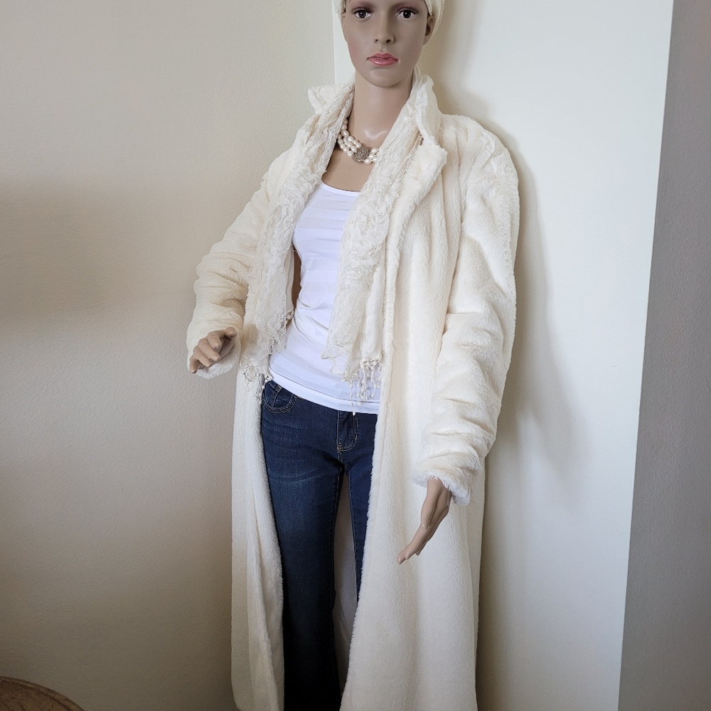 Pretty Little Thing Faux Fur White Trench Coat
